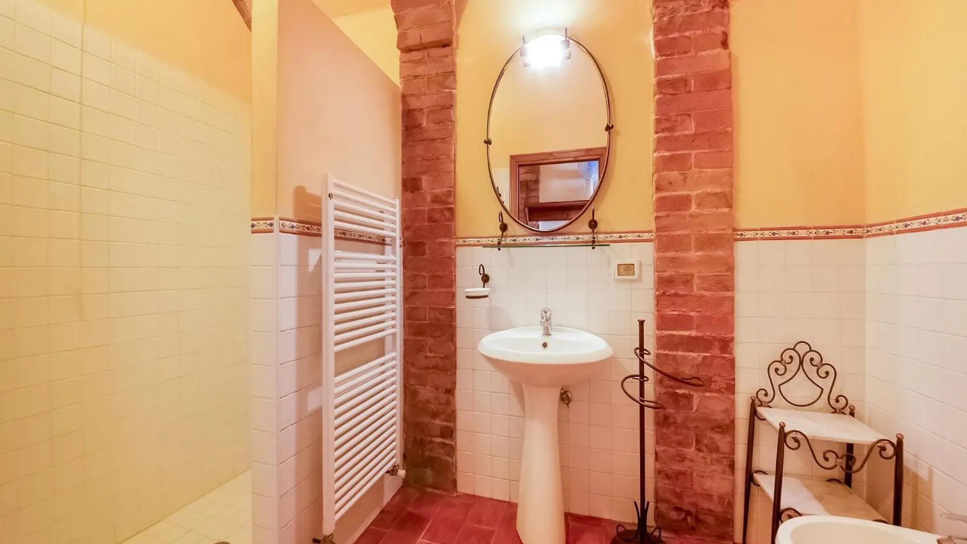 Holiday home Boutique Cottage In Poggibonsi With Pool
