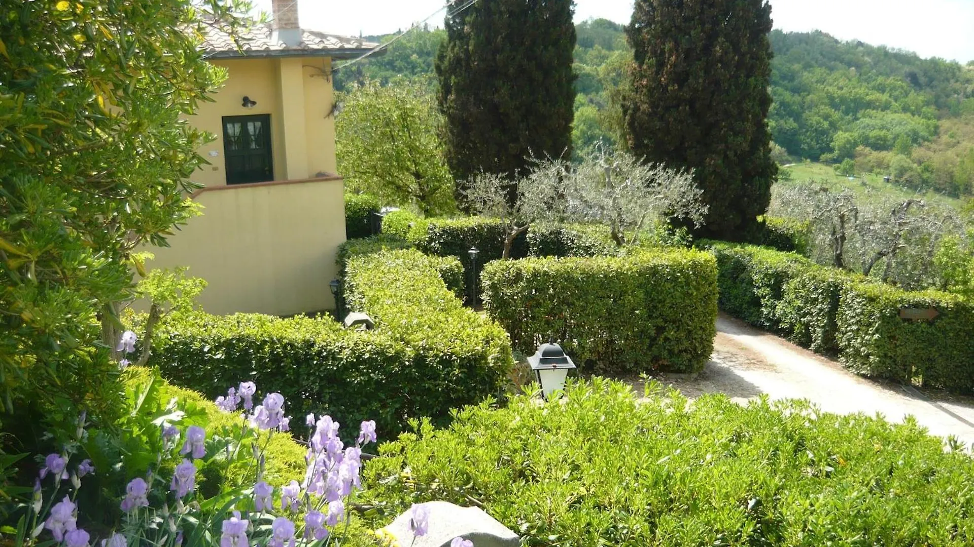 Boutique Cottage In Poggibonsi With Pool
